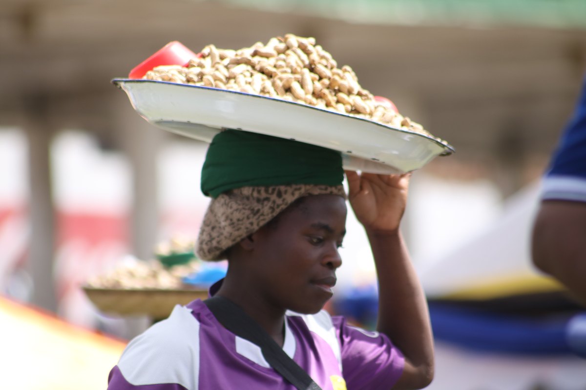 Selling groundnuts from a head tray