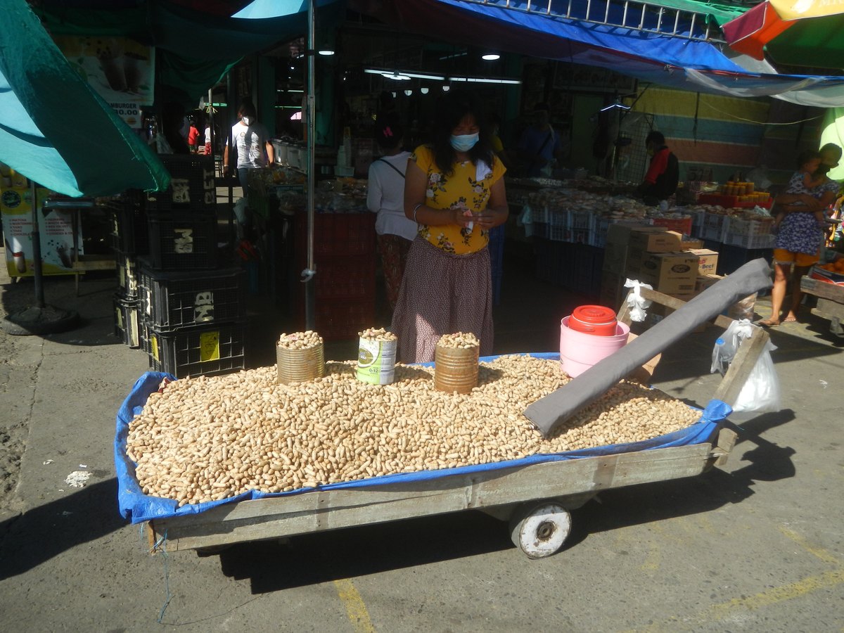 A peanut cart in Baliuag, Bulacan, sold by the tin-can measure — the Philippine version of the roadside stand