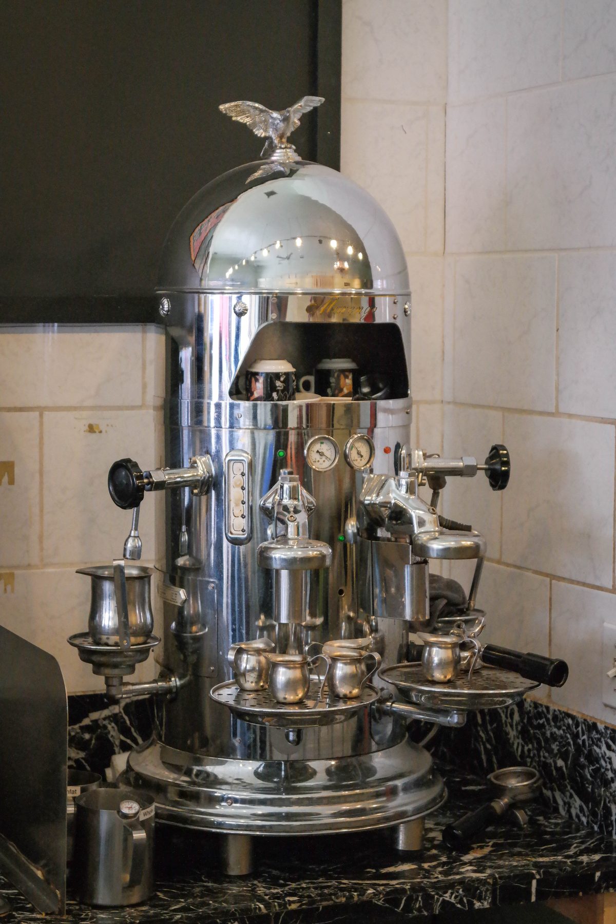The lever machine: no pump at all. You are the pressure profile, and the spring and your arm do what a $2,000 gicleur and PID do on a modern machine