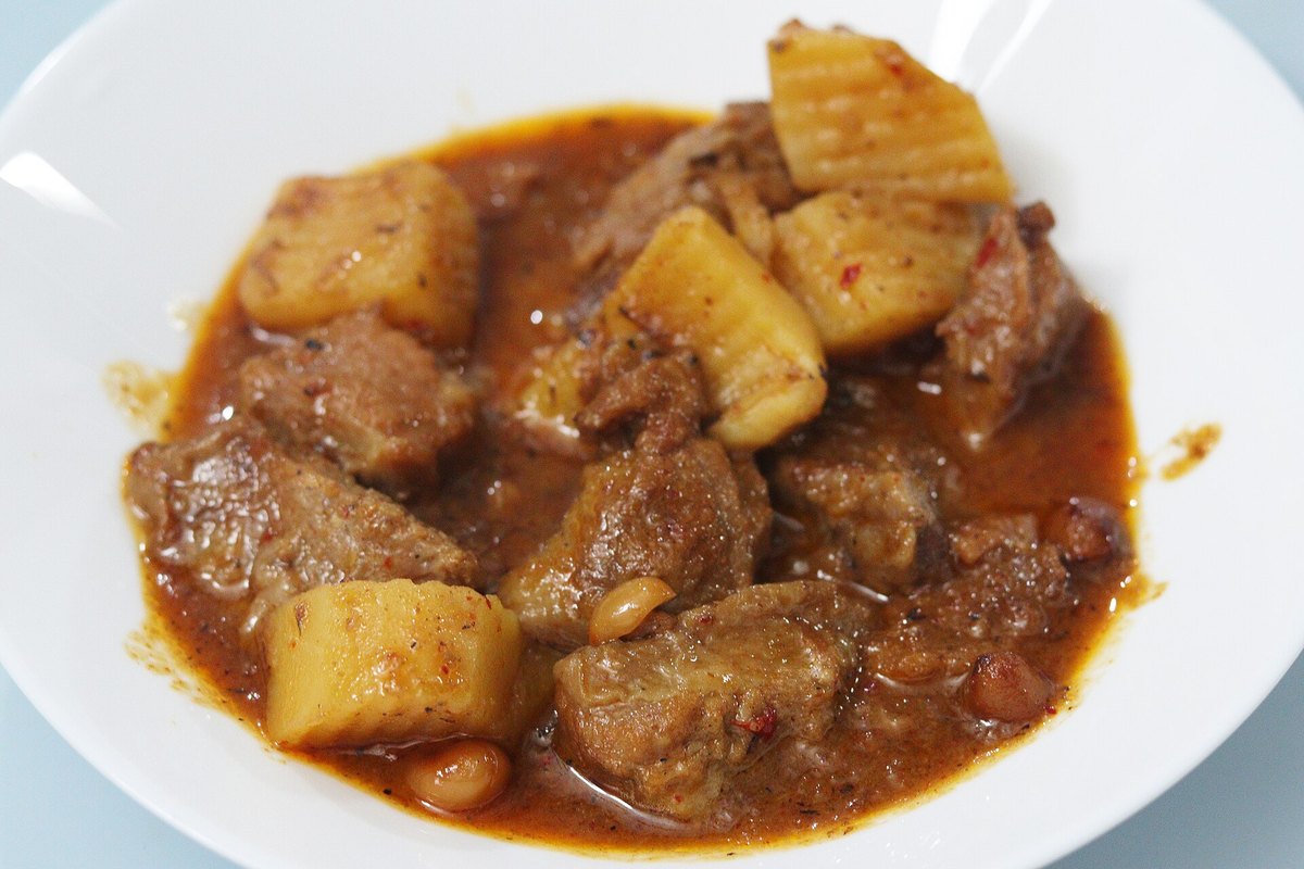 A massaman curry with large pieces of potato and onion — the stew-like proportions that set it apart from the fast-simmered curries