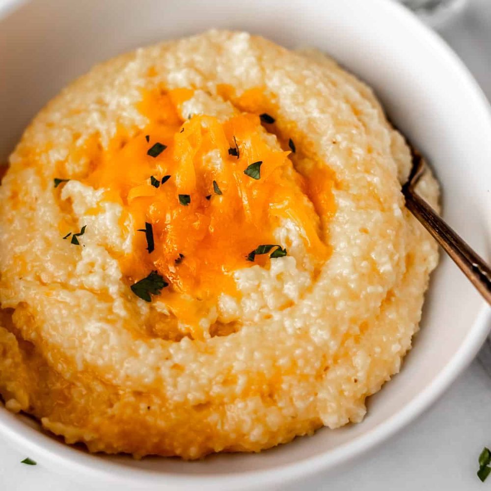 Buttery Sharp Cheddar Cheese Grits