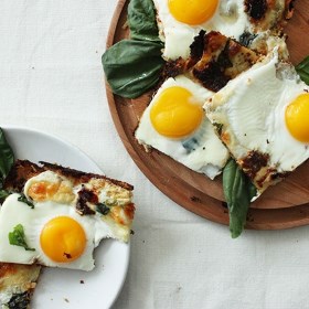Cauliflower Crust Breakfast Pizza