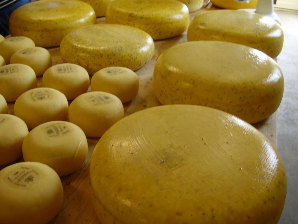 Cheese Wax, Coating a Wheel