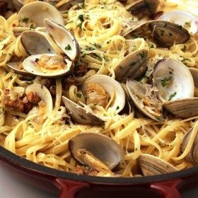 Linguine with Clam Sauce (Emeril Lagasse)