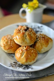 Siew Bao / Flaky Roast Chicken Buns