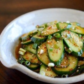 Simple Korean Cucumber Salad (Oi Muchim 오이무침)
