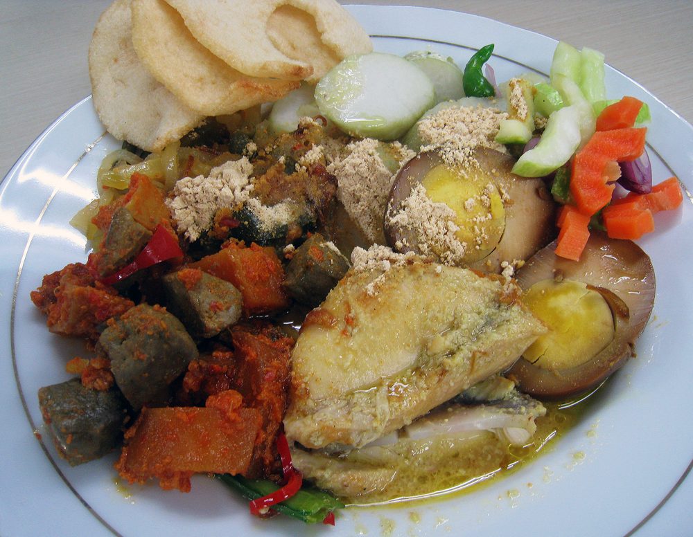 Telur Pindang (Indonesian Marbled Eggs)