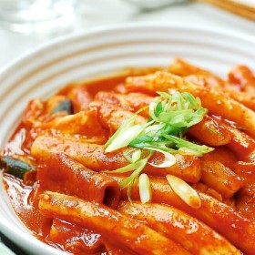 Tteokbokki (Spicy Stir-Fried Rice Cakes)